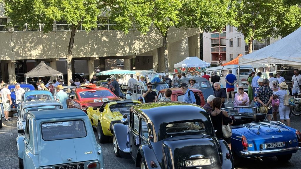Pamiers. 80 voitures anciennes ont fait revivre les départs en vacances d’autrefois