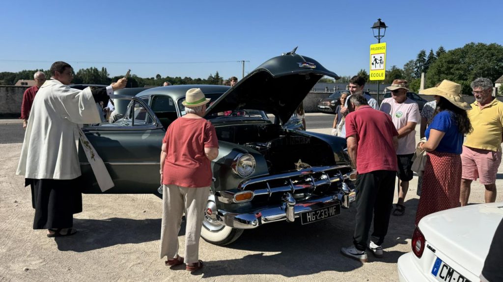le prêtre de la paroisse lance son rallye du curé en 4L