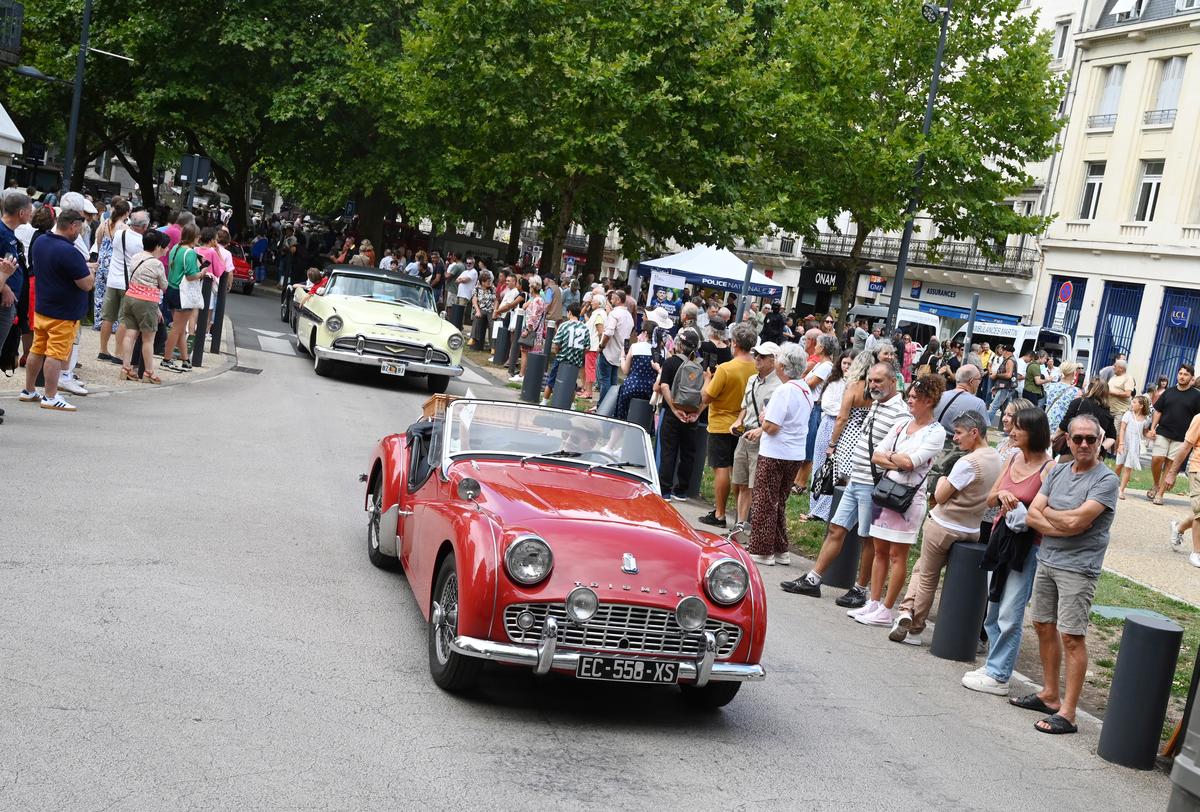 Mod&egrave;les et &eacute;poques se m&ecirc;laient dans les tours du boulevard.