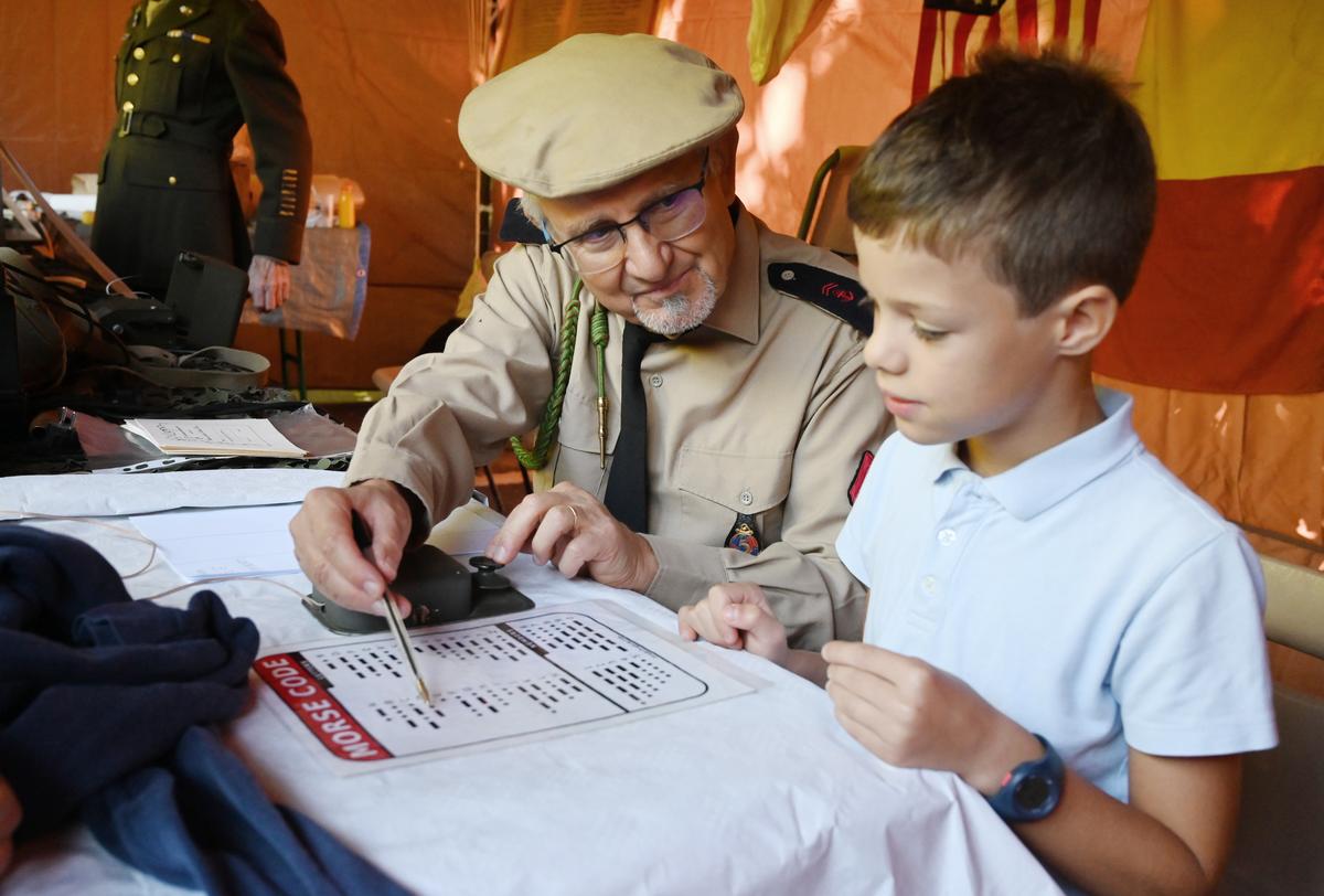 Initiation au morse ou confection d&rsquo;anciens papiers d&rsquo;identit&eacute; &eacute;taient propos&eacute;es.