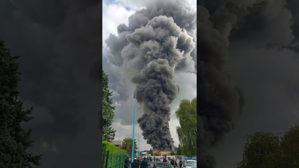 (Chelles): Incendie zone industrielle à Chelles.