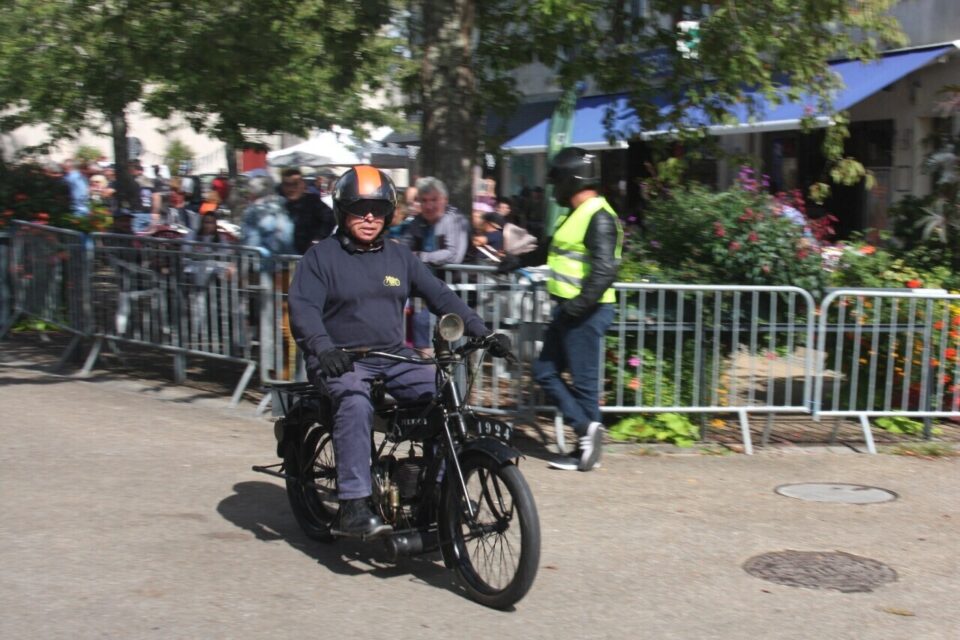 Une moto centenaire tournera aussi