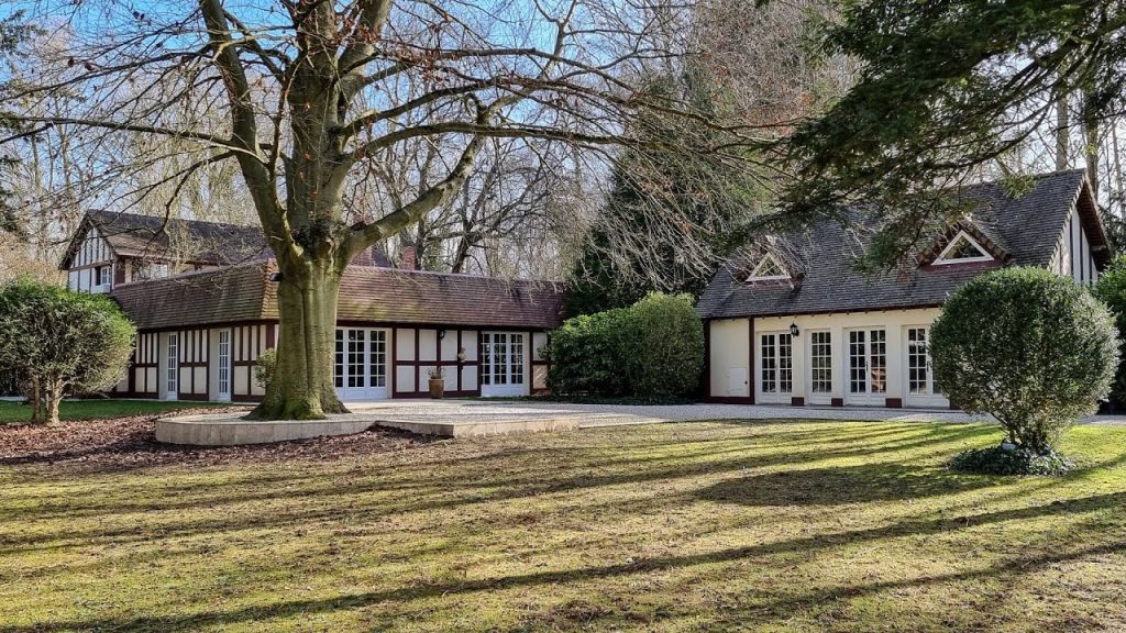 Maison ancienne au cœur d’un parc de 6000m² entourée d’arbres centenaire – IMMOBILIER GOUVIEUX (Youtube)