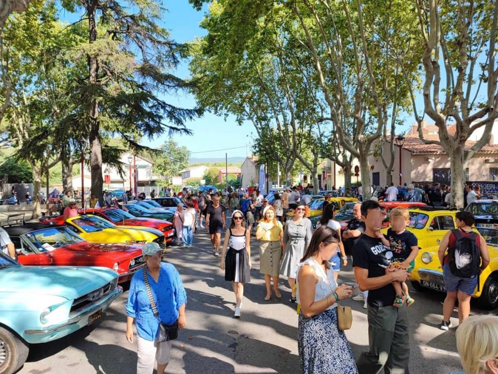 Saint-Cyr Vintage fête ses 10 ans ce samedi avec voitures anciennes, pin-ups et ambiance rétro