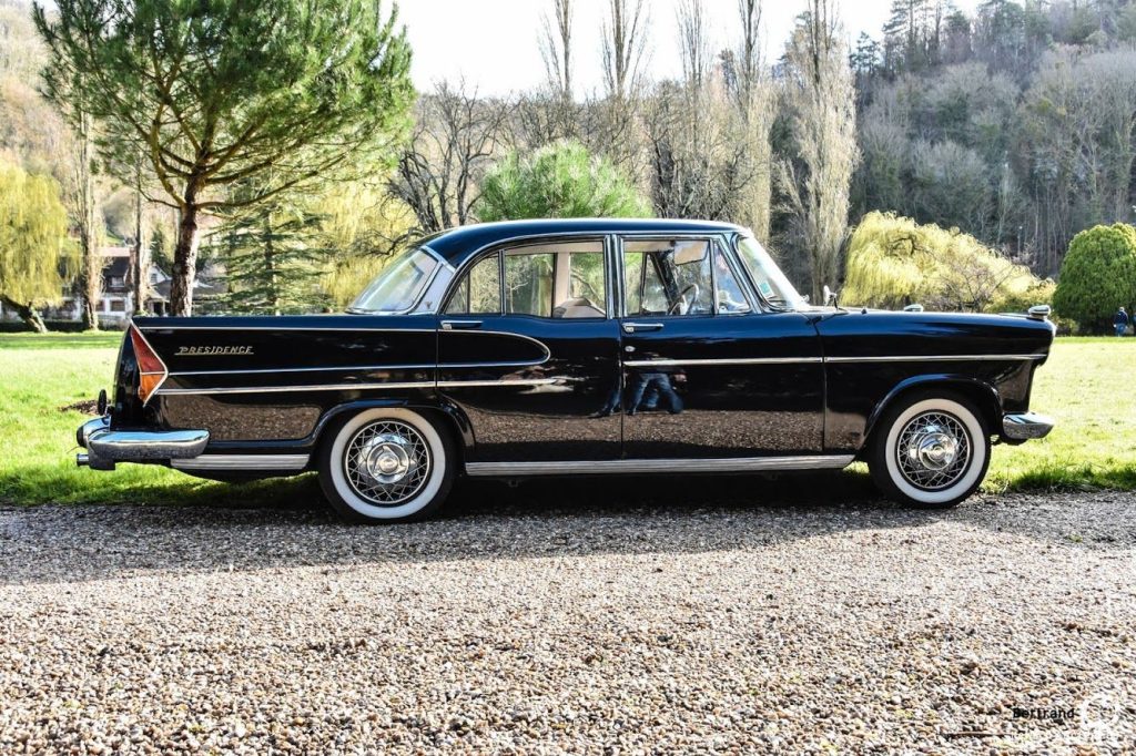Sur Pinterest: Simca Vedette, le dernier V8 français(voitures anciennes versailles)