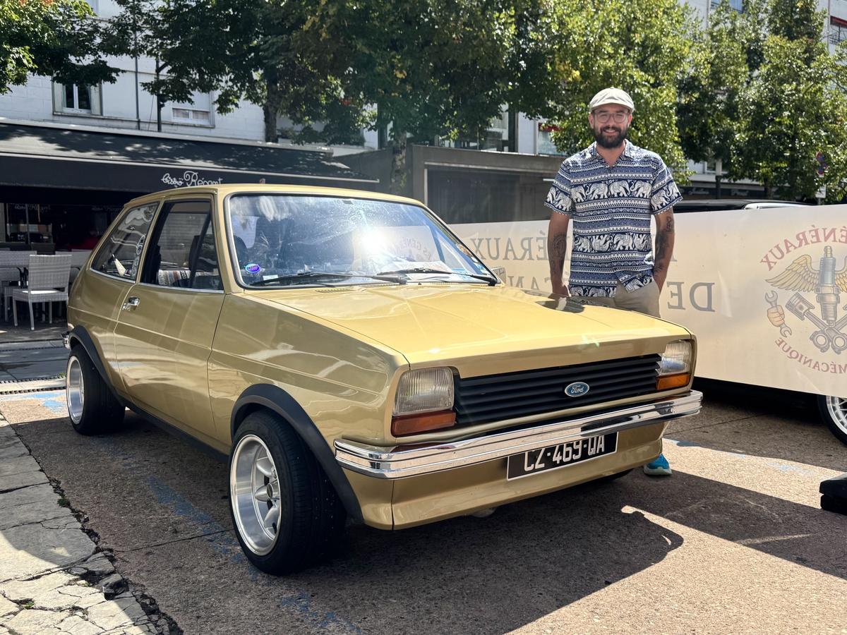 Jonathan Raynaud et sa Ford Fiesta dor&eacute;e ont pu d&eacute;filer pour la premi&egrave;re fois.