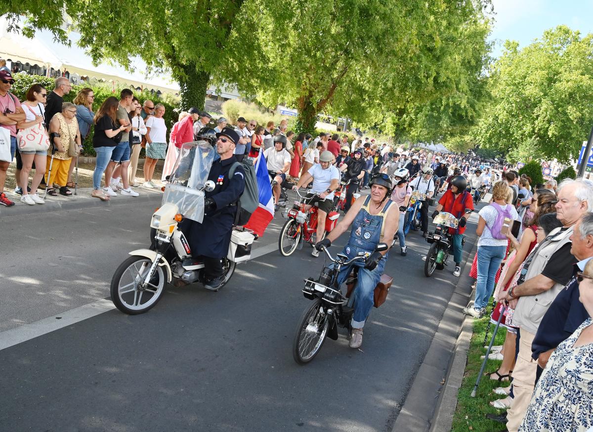 Les deux-roues ont ouvert la parade samedi matin.