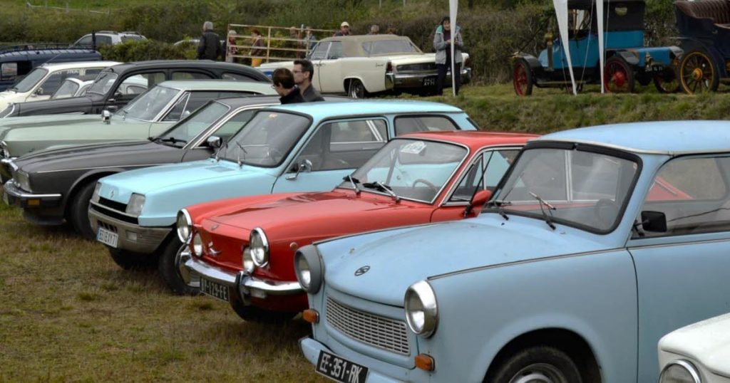 Bergesserin. Un rassemblement de v&eacute;hicules de collection pour les 25 ans des Vieilles Guimbardes (Selon la presse.)