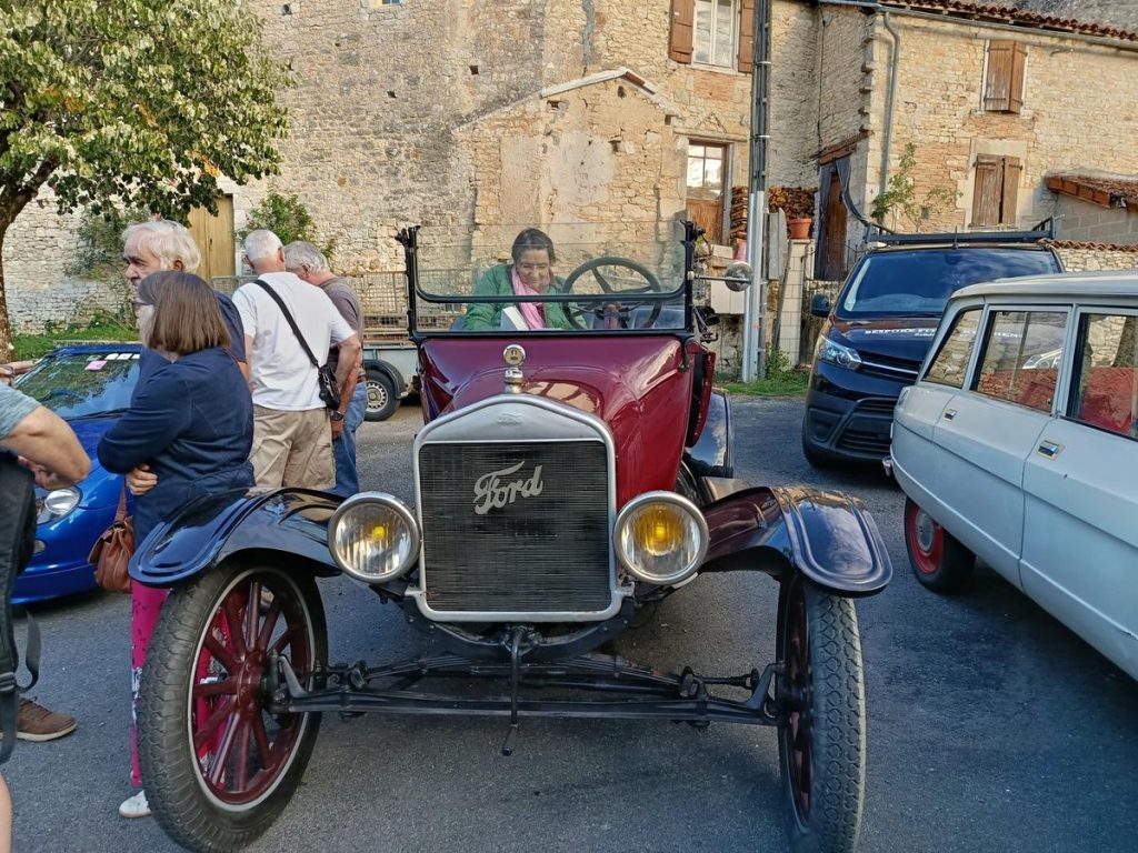 Champagne-Mouton&nbsp;: dernier rassemblement de l&rsquo;ann&eacute;e pour les voitures anciennes