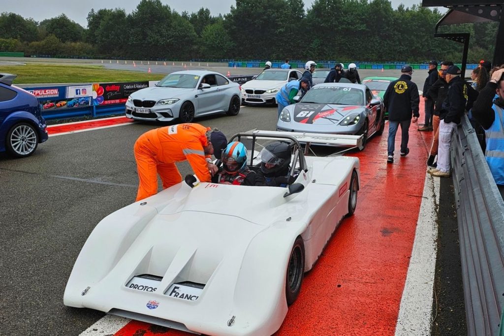 Des tours de pistes, des stars et des voitures de collection sur le circuit de l&rsquo;Ouest parisien pour lutter contre le cancer p&eacute;diatrique (A lire dans la presse.)