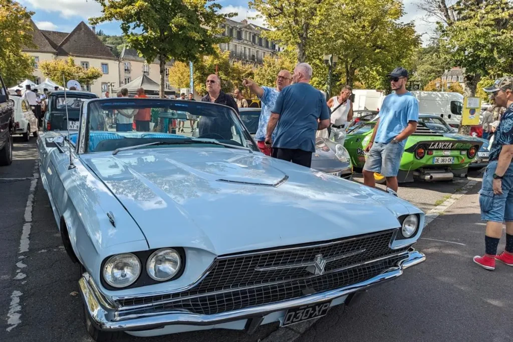 Information: Thunderbird, Traction, 2 CV&hellip; : &agrave; Gu&eacute;ret, voitures anciennes et d&rsquo;exception roulent des m&eacute;caniques
