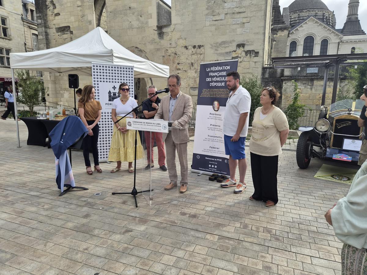 Jean-Jacques Jordi, adjoint au patrimoine à Périgueux, a montré la fierté de la Ville pour cette entrée.