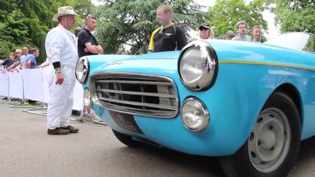 Youtube (Autodrome de linas-montlh&eacute;ry 100 ans): Peugeot 404 diesel des records 1965