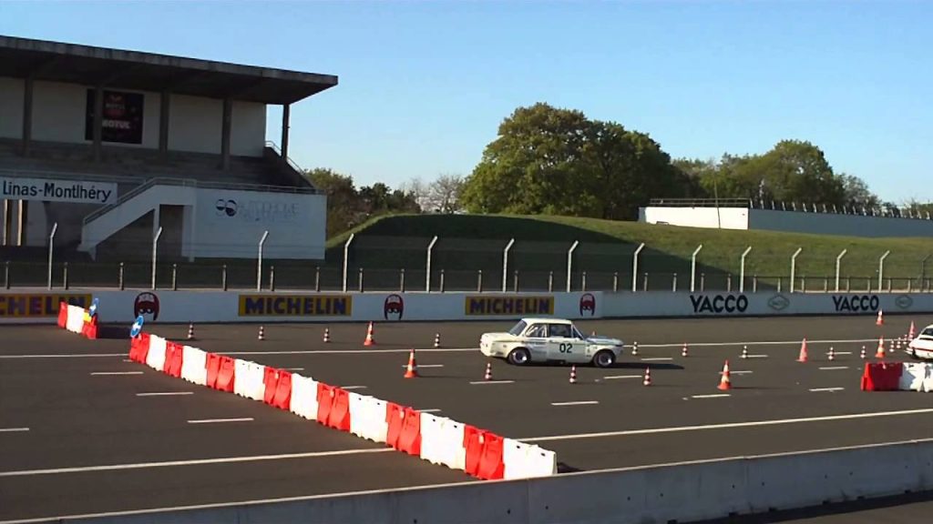 SCCT &agrave; Montlh&eacute;ry 19.04.15 rose 1ere pace car (circuit montlhery 21 septembre)