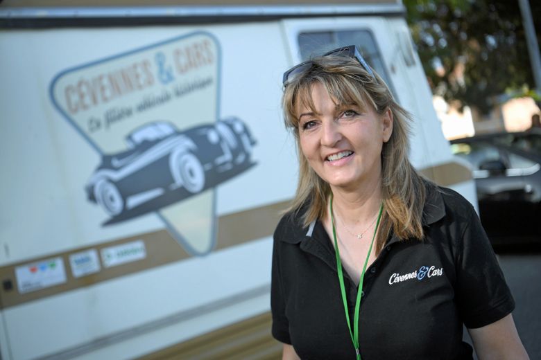 Marie Alonso, secrétaire de Cévennes & Cars, veille avec les bénévoles au bon déroulement du rassemblement alésien.