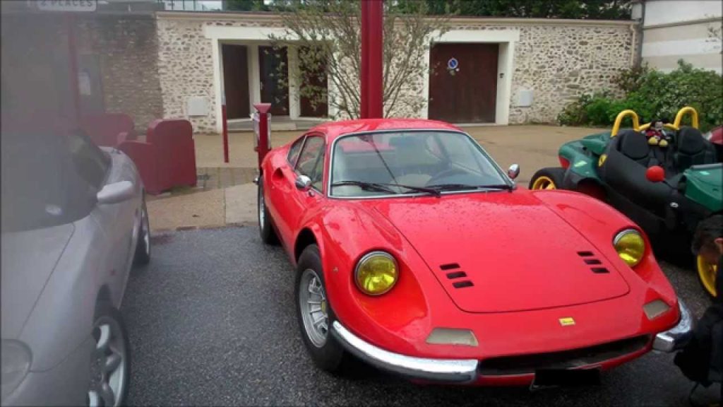 Sur Youtube (Autodrome de linas-montlh&eacute;ry photos): Parade Automobile  de  LINAS Montlherry