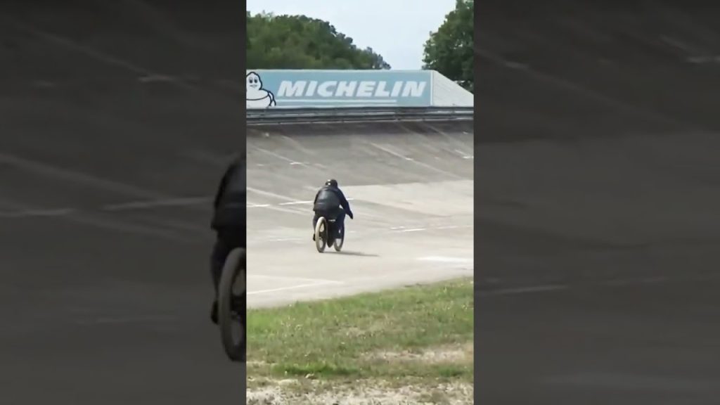 Mind-blowing Motorcycle Sound &ndash; circuit montlhery moto, sur Youtube