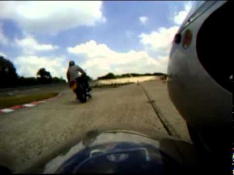 Cam&eacute;ra embarqu&eacute;e  sidecar Heritage Festival Linas Montlhery 2011 vintage motorcycle moto  vitesse (Autodrome de linas-montlh&eacute;ry)