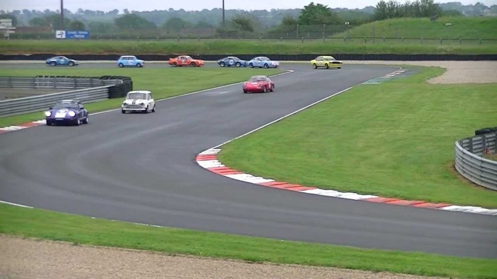 Youtube (circuit montlhery 100 ans): Challenge GT/Tourisme circuit du Val de Vienne 2012 &ndash; (02)