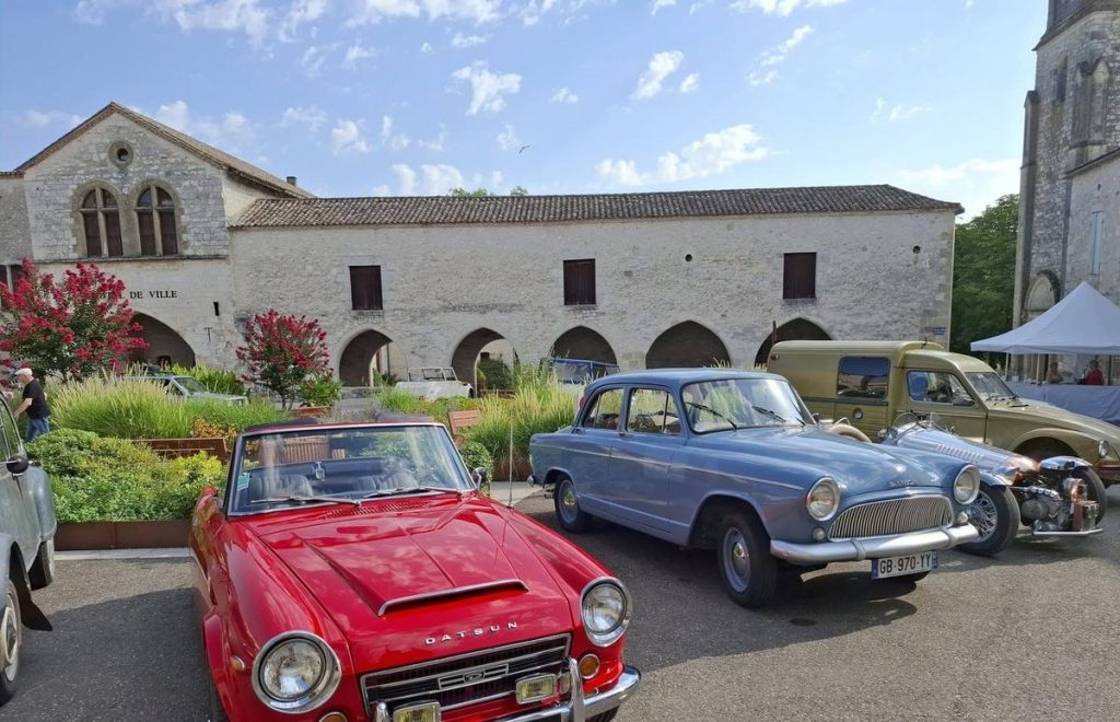 les voitures anciennes animent désormais la bastide chaque mois