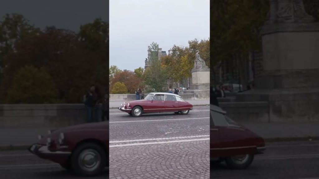 70&egrave;me Anniversaire de la Citro&euml;n DS : Travers&eacute;e du Pont du Carrousel &agrave; Paris (La D&eacute;esse en Parade !) &ndash; Voitures anciennes suresnes, sur Youtube