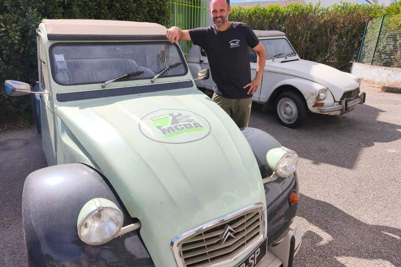 Les 2&nbsp;CV sont encore tr&egrave;s demand&eacute;es. Nostalgie quand tu nous tiens... 