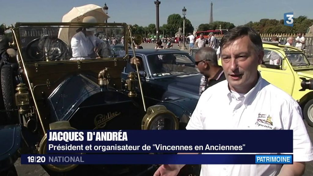 De nombreux v&eacute;hicules anciens ont travers&eacute; Paris (Youtube)