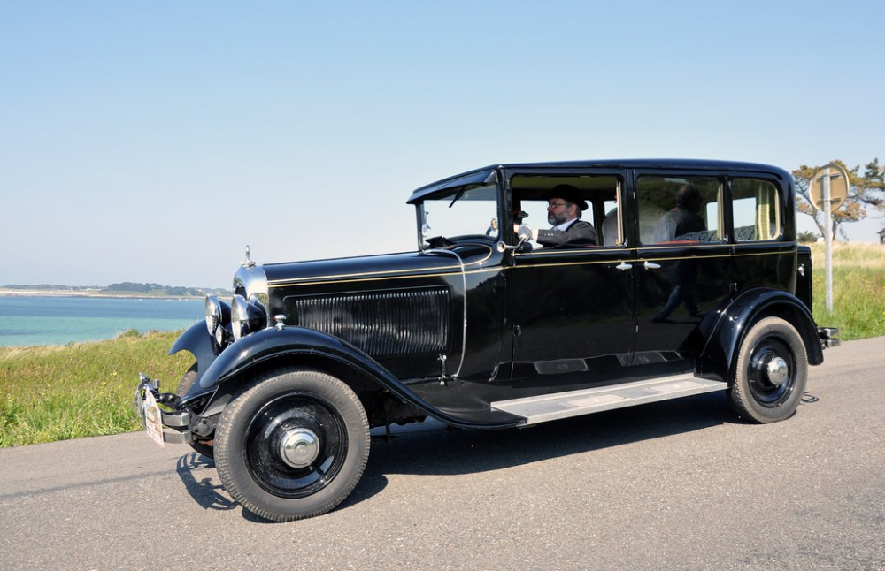 Renault Vivaquatre KZ 7 Limousine luxe 1932 (Pinterest)