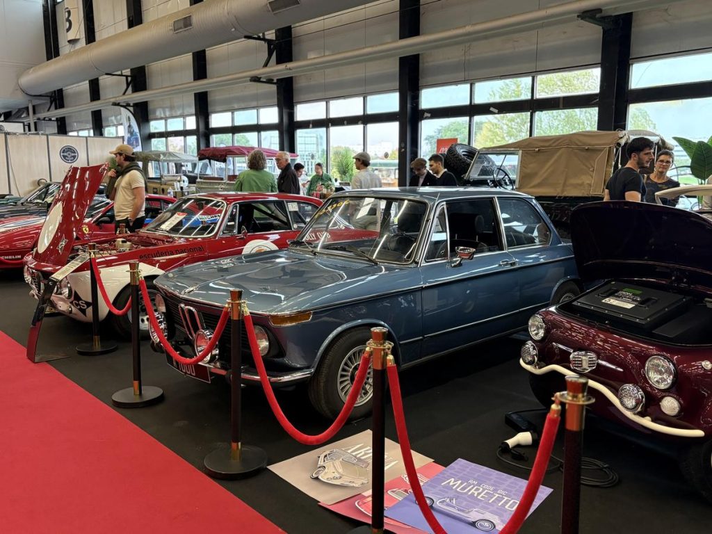Selon la presse: au salon Bordeaux Classic, les voitures anciennes font vivre la passion et les souvenirs