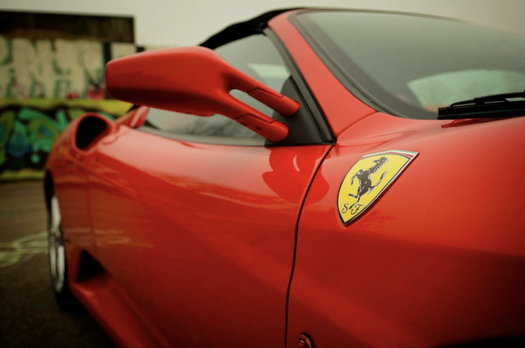 Selon les m&eacute;dias: Ferrari, mod&egrave;les rares&hellip; des centaines de voitures de collection attendues &agrave; Montpellier