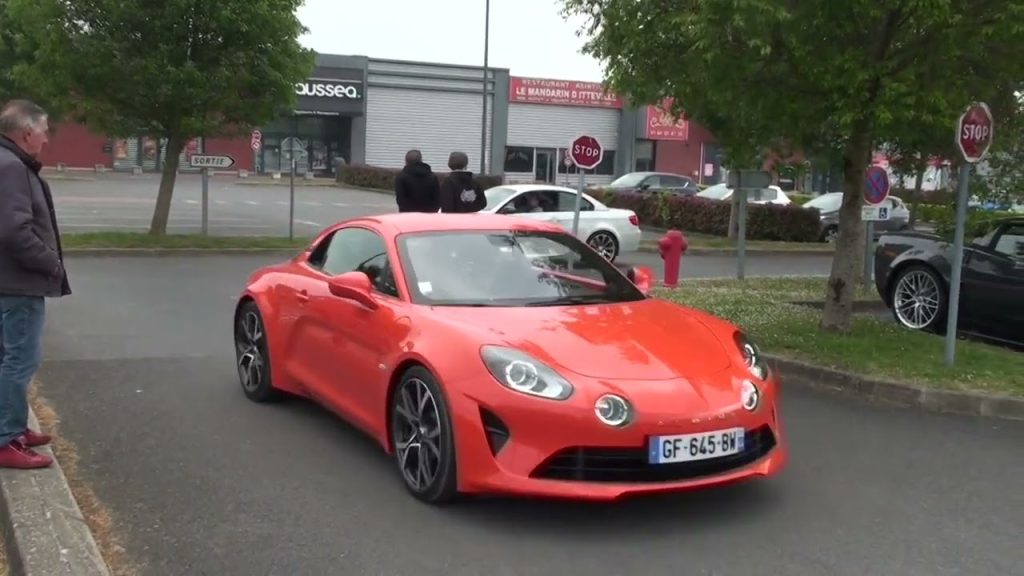 Sur Youtube (Autodrome linas 100 ans): rassemblement de voitures anciennes ITTEVILLE 8 mai 2022