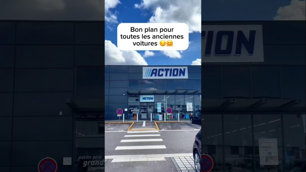 Sur Youtube (Beau livre Voitures anciennes): Le meilleur achat pour les anciennes voitures en 2025 🤩 #carplay #trending #virale #voitures