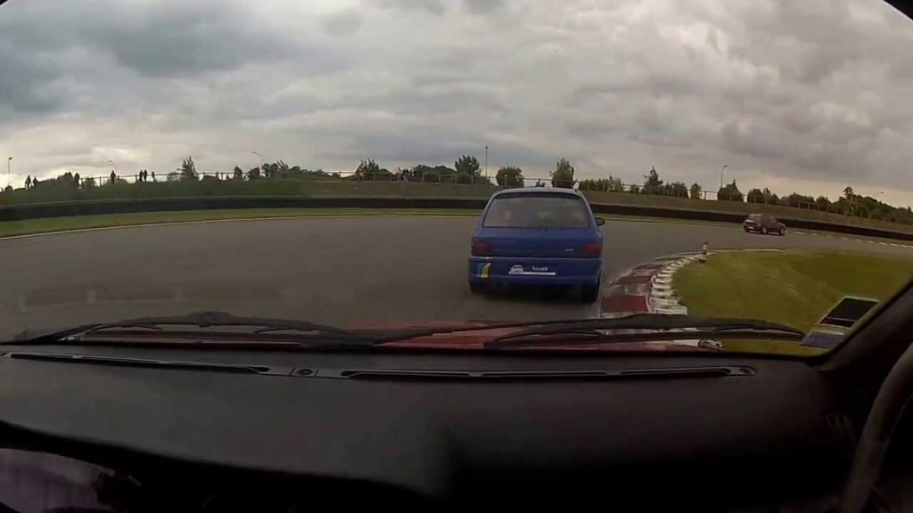 Sur Youtube: CLIO 16S &ndash; CIRCUIT DE LA BRESSE &ndash; 26 MAI 2013 &ndash; 1(circuit montlhery 100 ans)