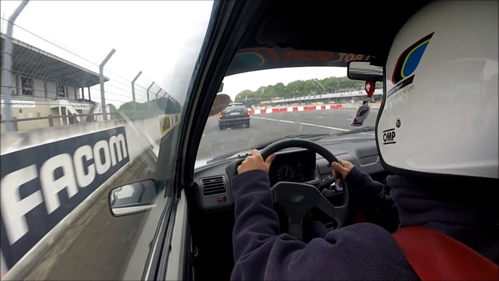 Youtube (Autodrome de linas-montlh&eacute;ry photos): 2 tours en 205 rallye Montlhery 2017