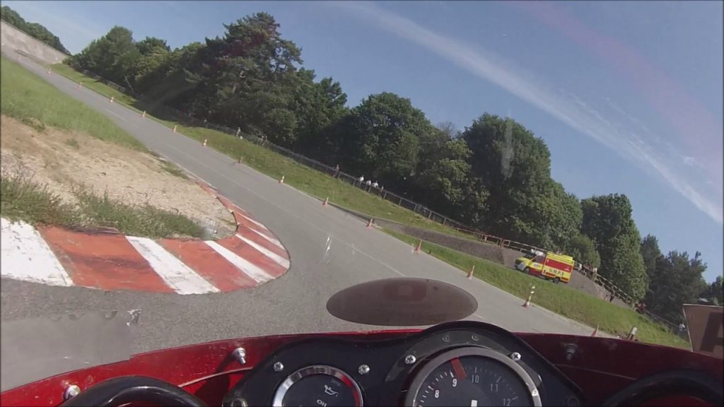 Youtube (Circuit linas montlh&eacute;ry evenement): HONDA CR 750