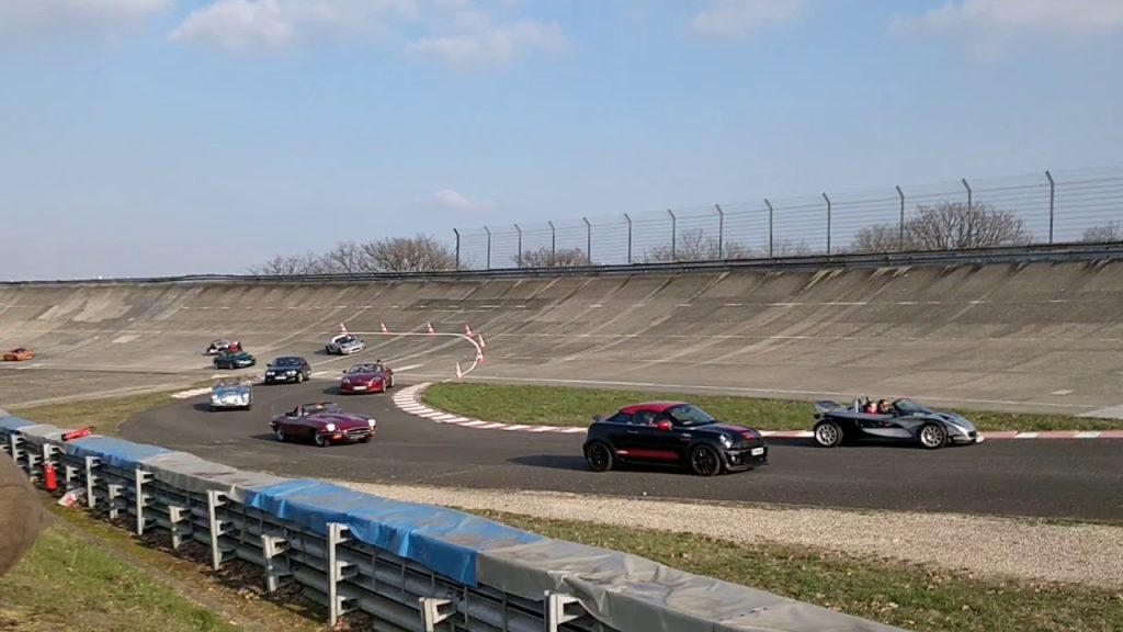 Youtube: Parade British Montlhéry mars 2019(Autodrome italian meeting)