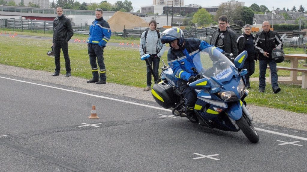 Youtube: STAGE MOTO GENDARMERIE &ndash; 13 mai 2017 EDSR 41(circuit montlhery moto)