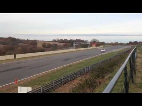 Youtube (circuit montlhery 100 ans): Abarth 500 Assetto Corse par Abarth Racing France sur le circuit de Pau