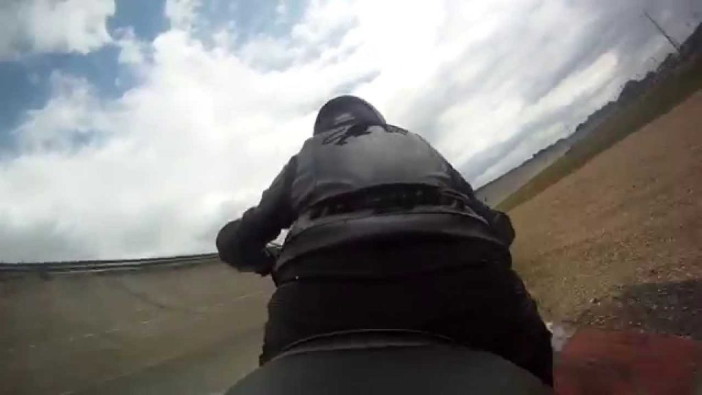 Youtube (circuit montlhery moto): XR1200 @ &laquo;&nbsp;Cafe Racer Festival&nbsp;&raquo; 2015 @ circuit Monthlery
