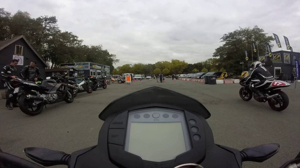 roulage circuit carole session 2 petites cylindr&eacute;es 23 oct 2015 &ndash; circuit montlhery moto, sur Youtube